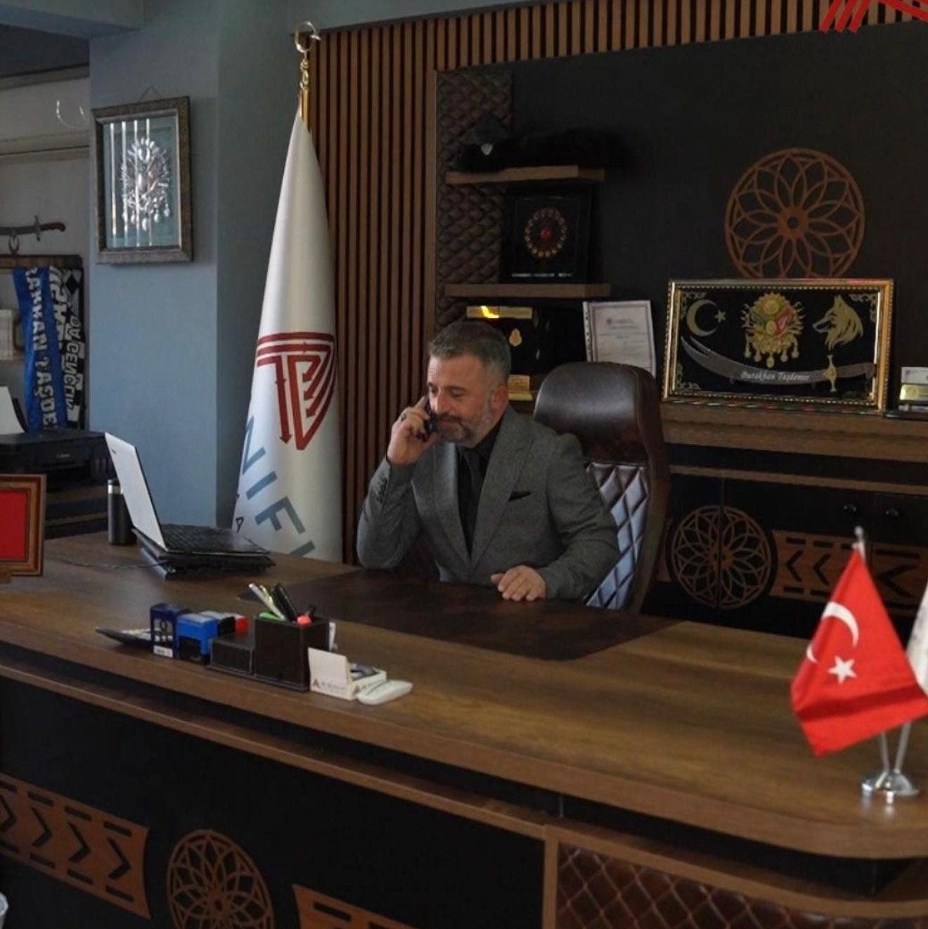MHP KUŞADASI’NDA GÖREV DEĞİŞİMİ: BURAKHAN TAŞDEMİR İLÇE BAŞKANI OLDU