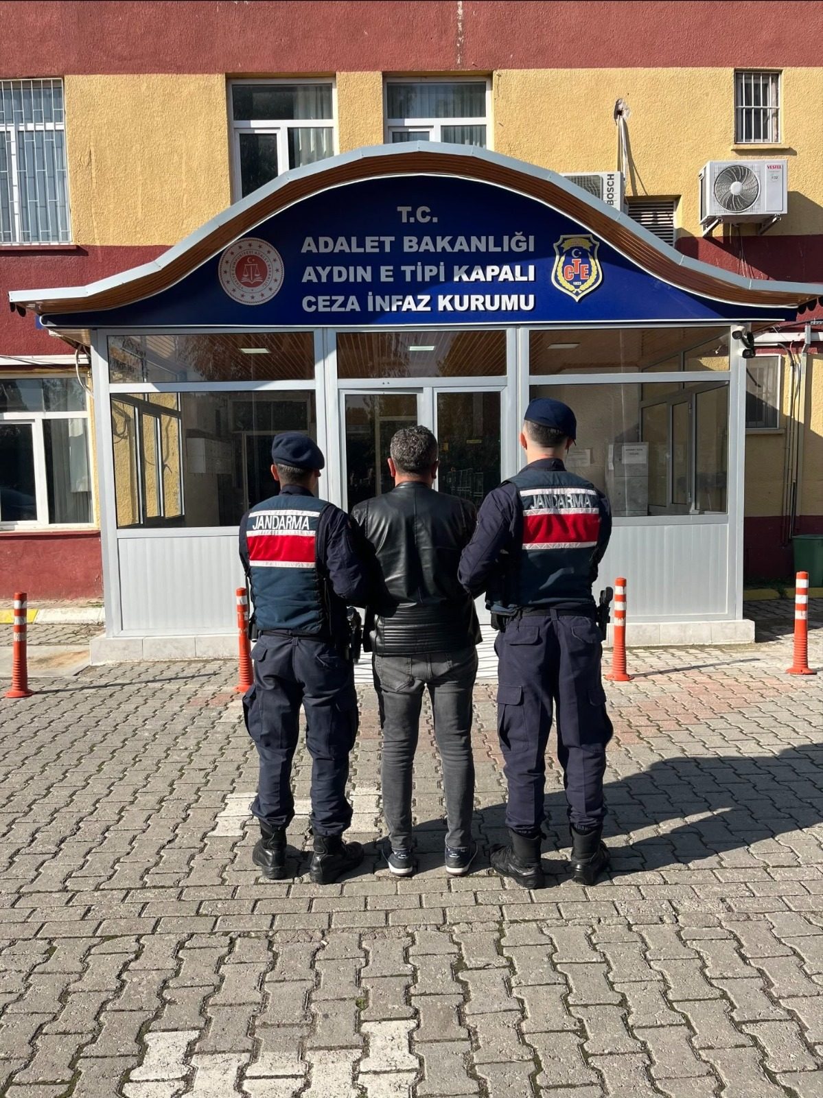 “KASTEN ADAM ÖLDÜRME” SUÇUNDAN ARANAN HÜKÜMLÜ YAKALANDI