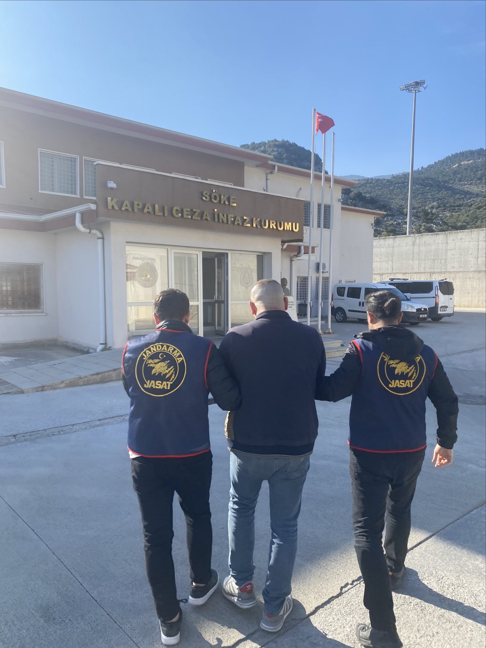 Kuşadası’nda 10 Yıl 2 Ay Hapis Cezasıyla Aranan Hükümlü Yakalandı