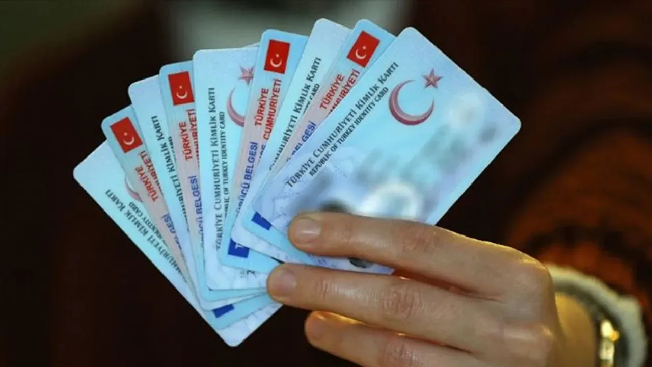 EHLİYET SAHİPLERİNE KRİTİK UYARI: TARİHİ GEÇEN SÜRÜCÜ BELGELERİ GEÇERSİZ SAYILIYOR
