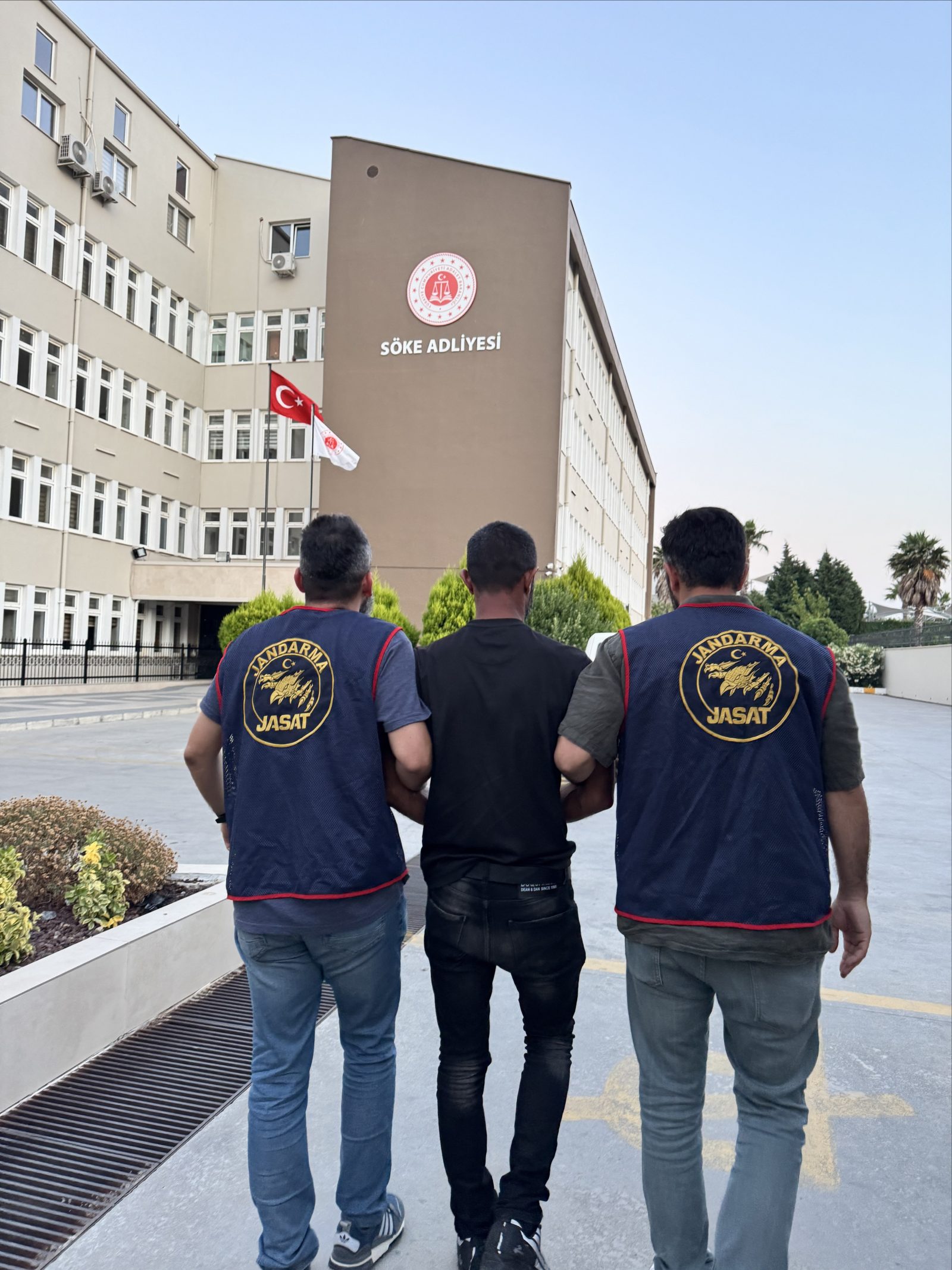 Söke'de Yağma ve Yaralama Suçundan 9 Yıl 2 Ay Hapis Cezası Bulunan Hükümlü Yakalandı