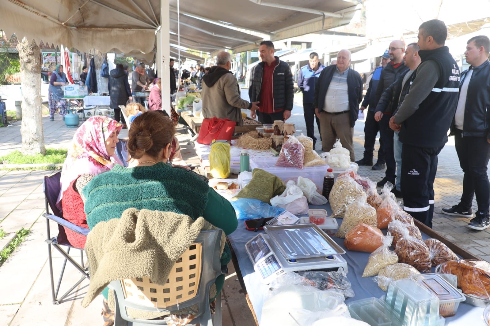 Başkan Arıcı Çakırbeyli Üretici Pazarında Vatandaşlarla Buluştu