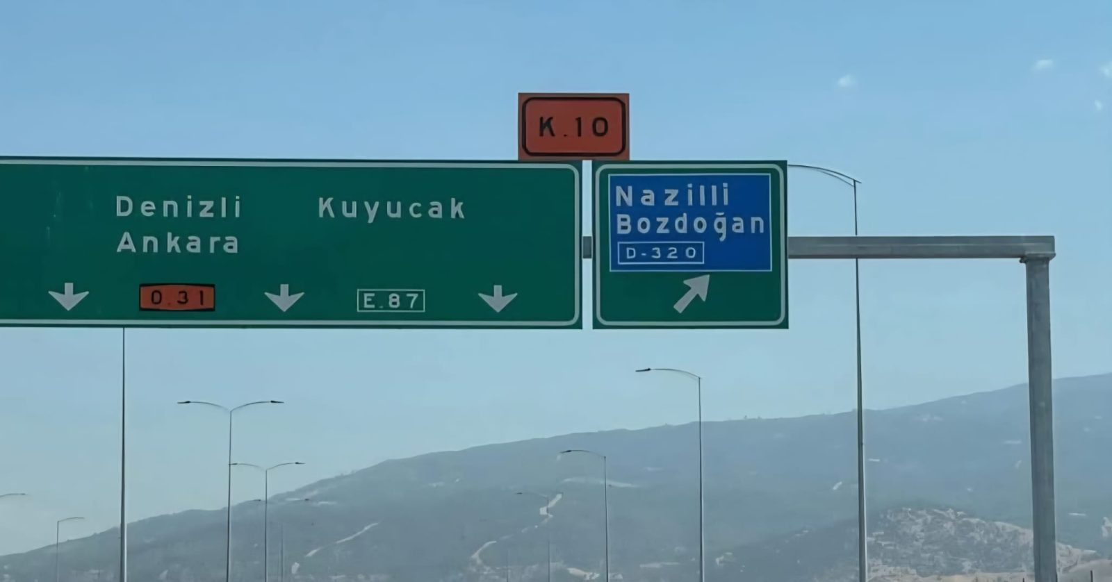 Aydın-Denizli Otoyolu’nda Bozdoğan Tabelaları Yerleştirildi