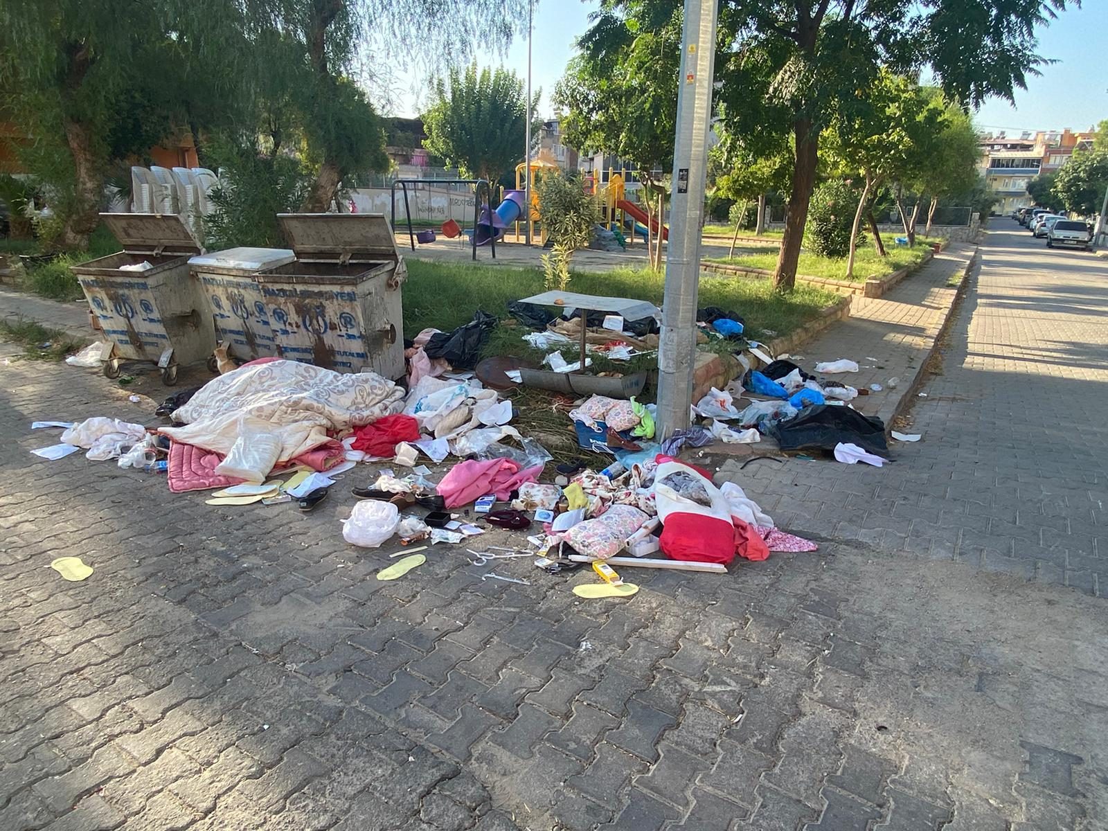 Belediye temizliyor duyarsızlar kirletiyorBU KADARINA DA PES!