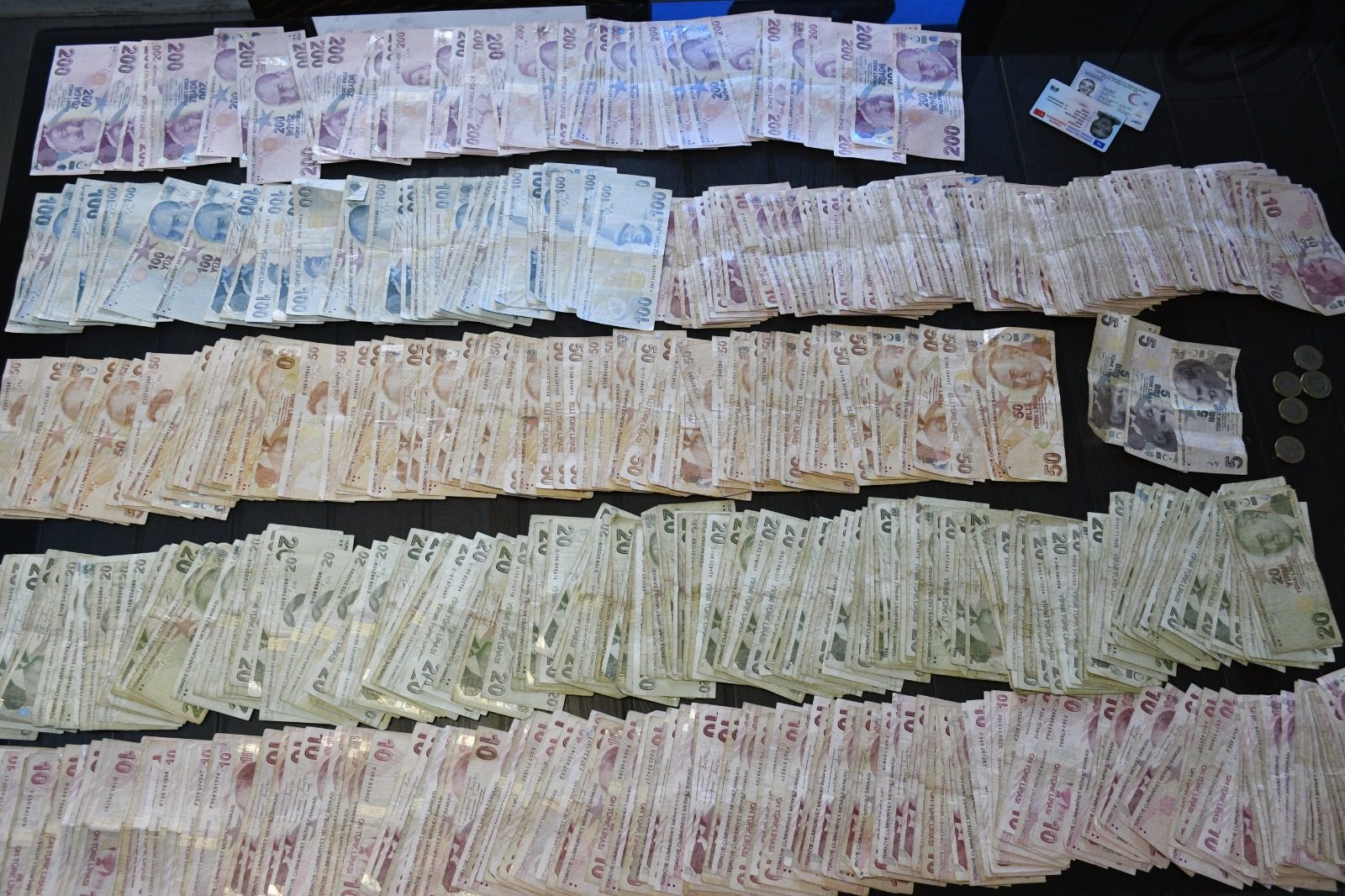 KUŞADASI’NDA ZABITA EKİPLERİNDEN DİLENCİLERE GEÇİT YOK