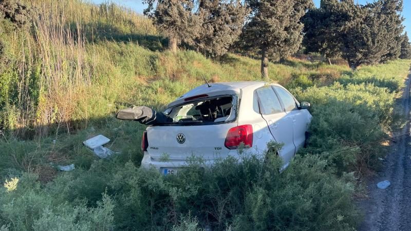 Şarampole Devrilen Otomobildeki 3 Kişi Yaralandı