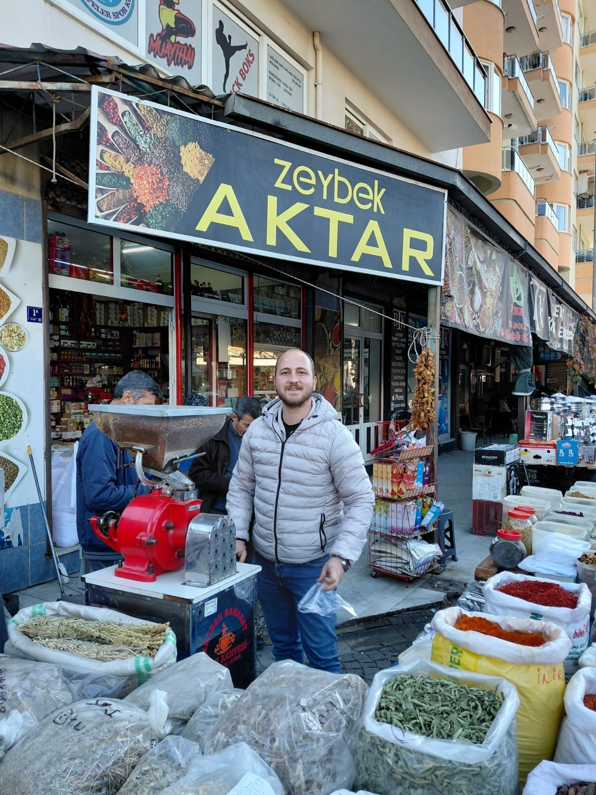 Zeybek Baharat, İncirliova ve Köşk’te Şifa Dağıtmaya Devam Ediyor