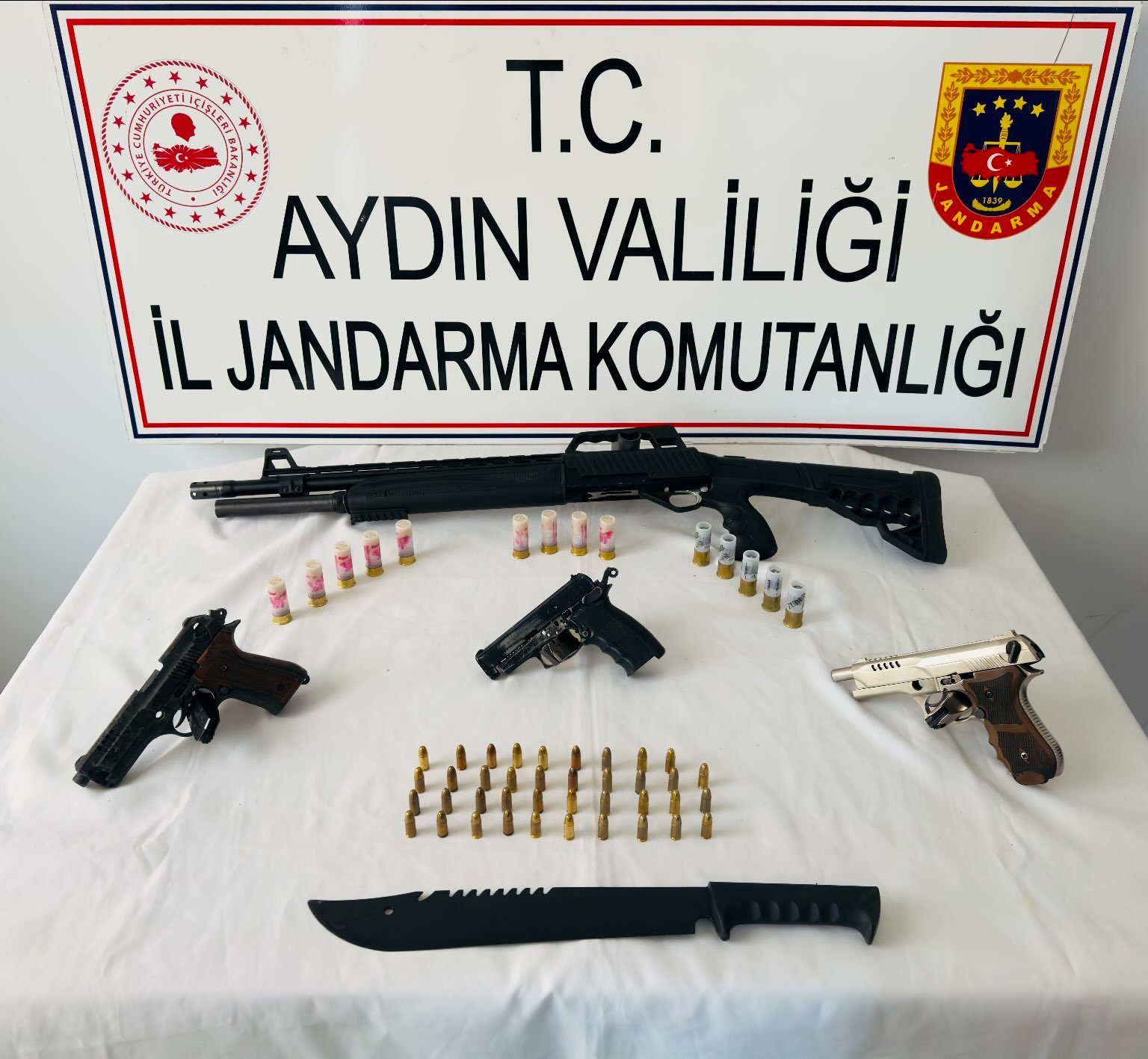 İncirliova'da ruhsatsız silah operasyonu düzenlendi