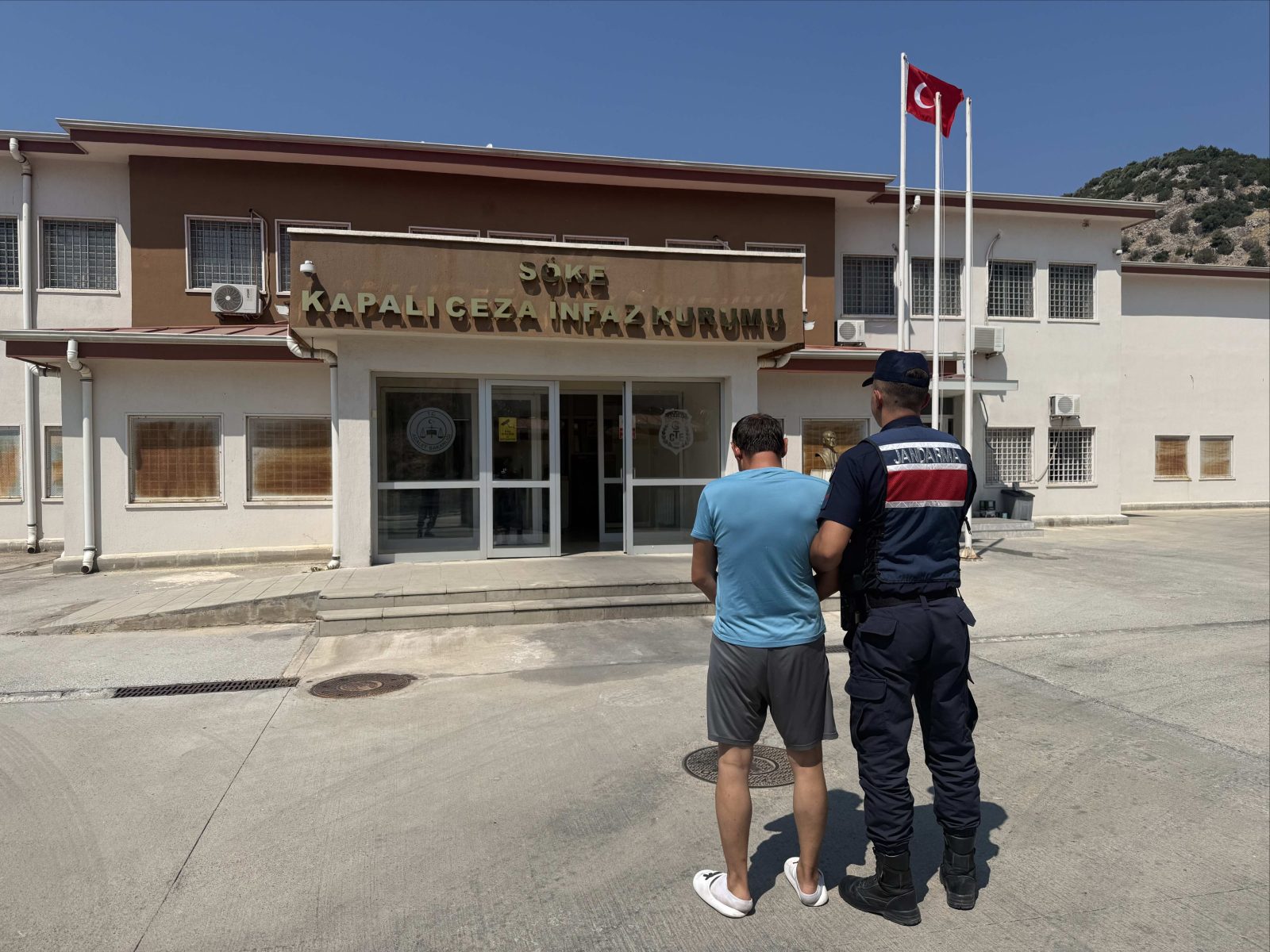 Söke’de hırsızlık suçundan aranan hükümlü yakalandı