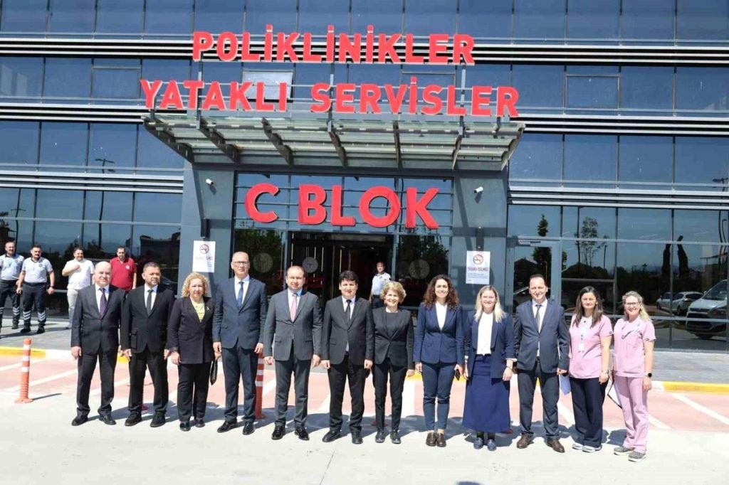 İL SAĞLIK MÜDÜRÜ ŞENKUL’DAN BAYRAMDA HASTANE ZİYARETİ