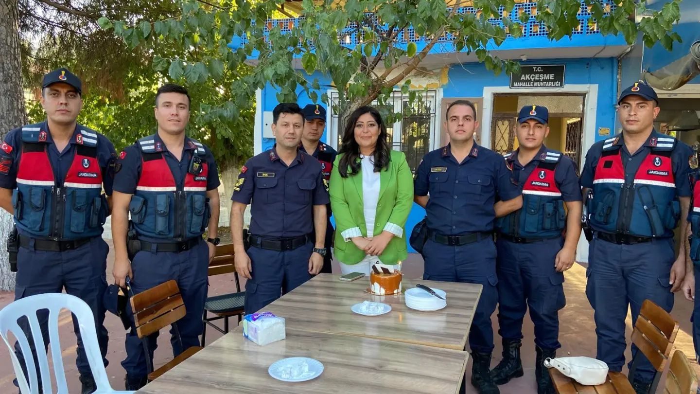 JANDARMA  İNCİRLİOVA’NIN TEK KADIN MUHTARININ MUHTARLAR GÜNÜNÜ KUTLADI