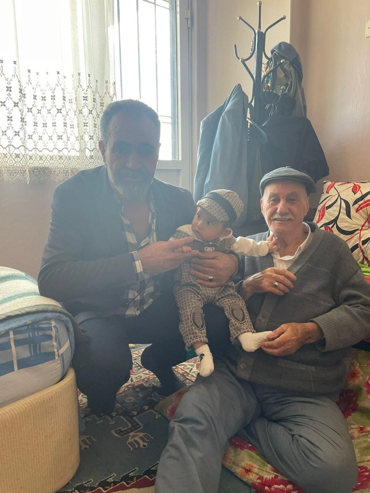 ERDEMLİ AİLESİNDEN ANLAMLI LOKMA HAYRI: BABA AHMET ERDEMLİ VE DEPREM ŞEHİDİ KARDEŞLERİ UNUTULMADI