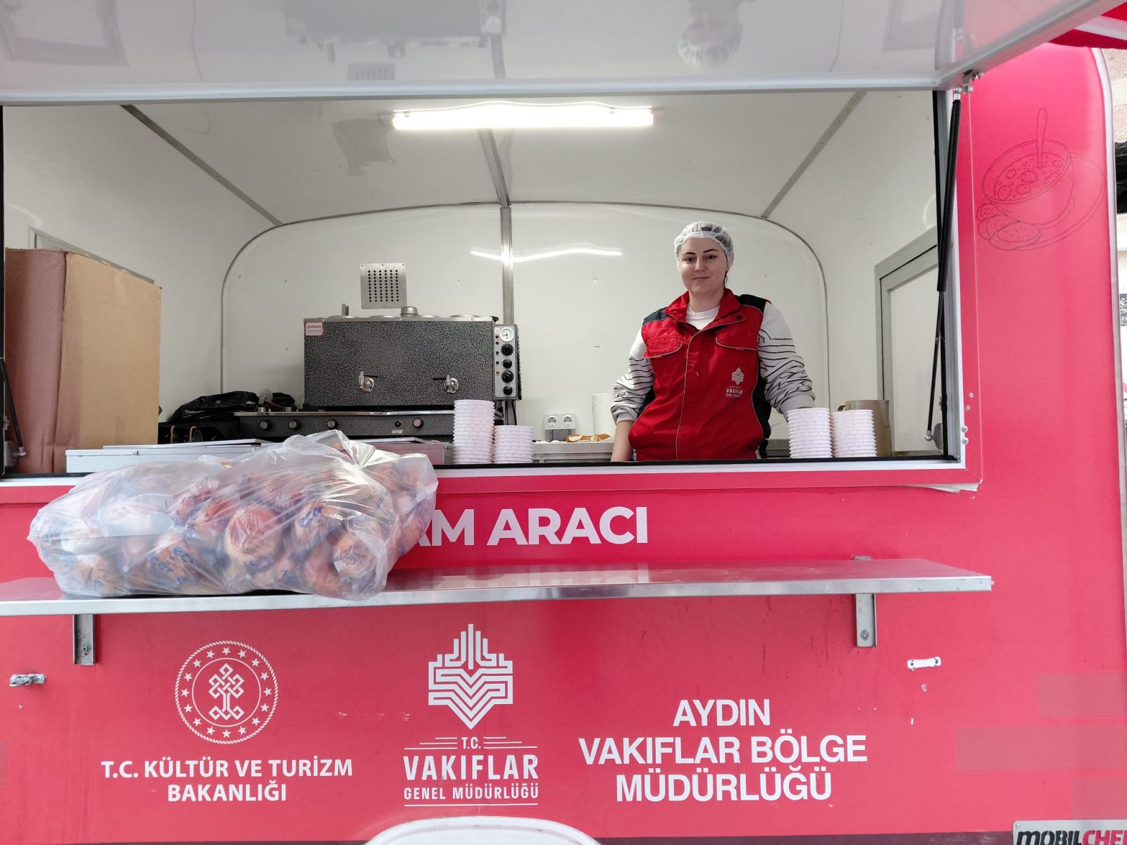 AYDIN VAKIFLAR BÖLGE MÜDÜRLÜĞÜ’NDEN İNCİRLİOVA’DA GÖNÜLLERİ ISITAN HİZMET
