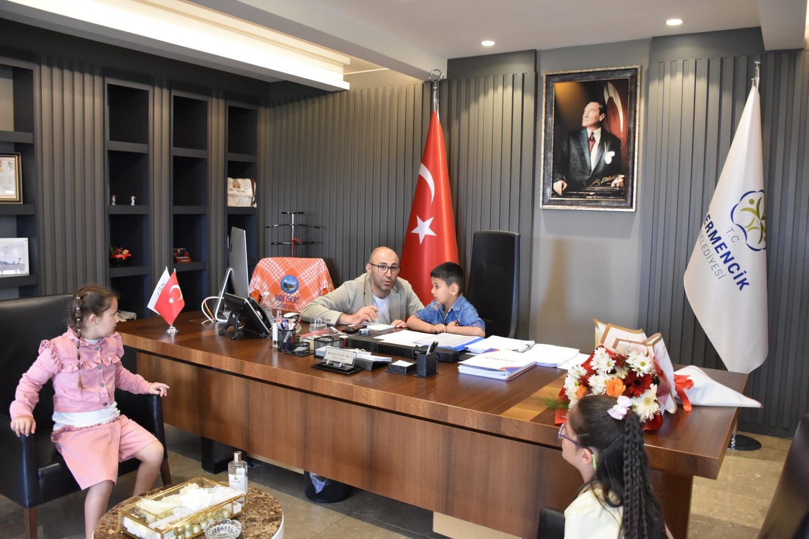 Germencik Belediye Başkanlığı koltuğuna öğrenciler oturdu