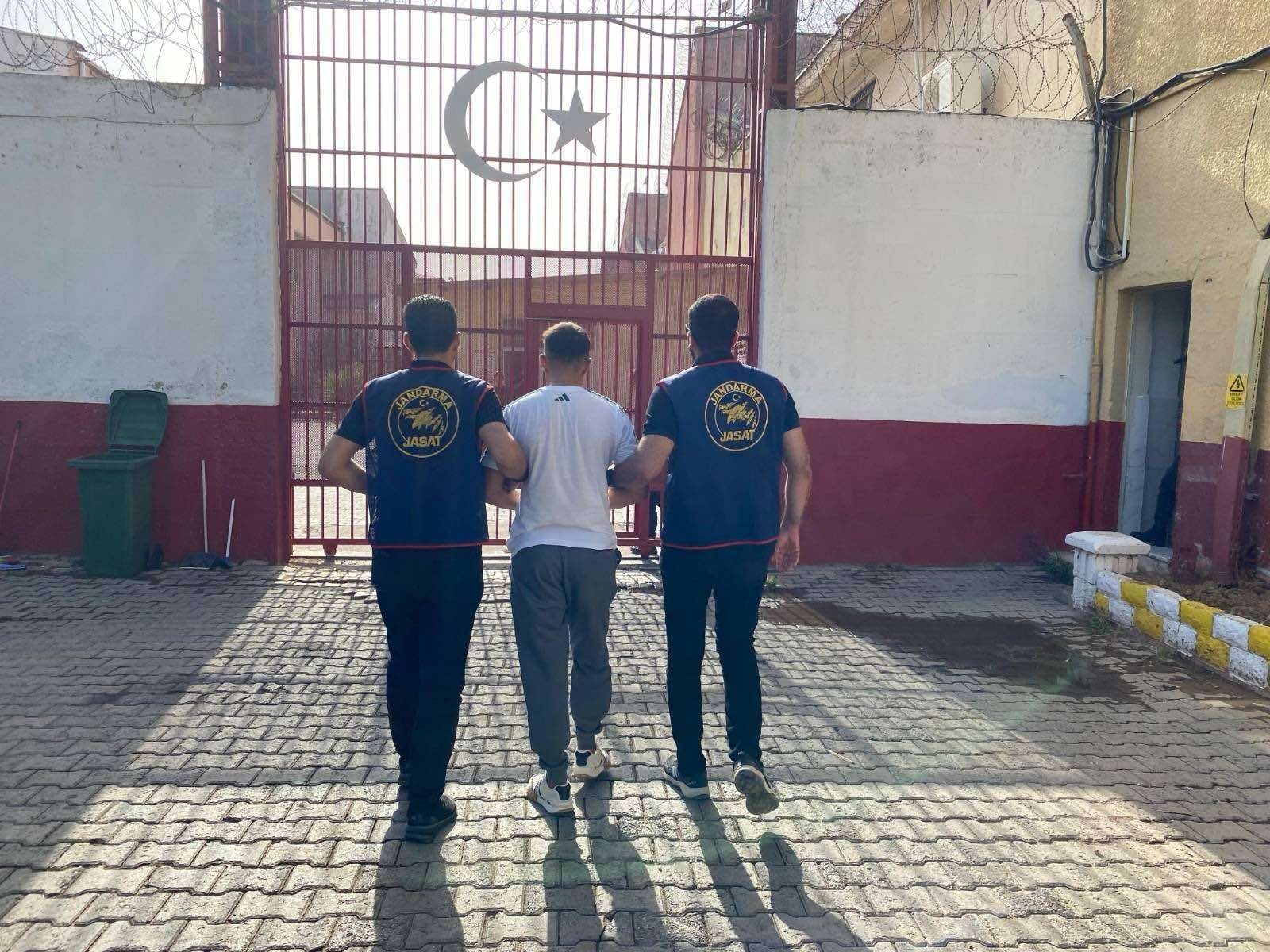 Efeler’de  Uyuşturucu Suçundan Aranan Şahıs Yakalandı