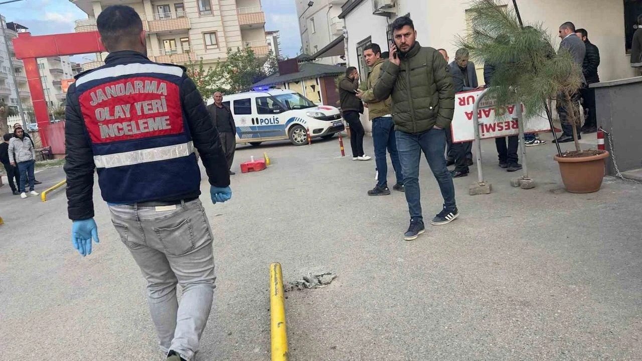 SİLAHLI KAVGA KANLI BİTTİ: 1’i ağır 3 yaralı 