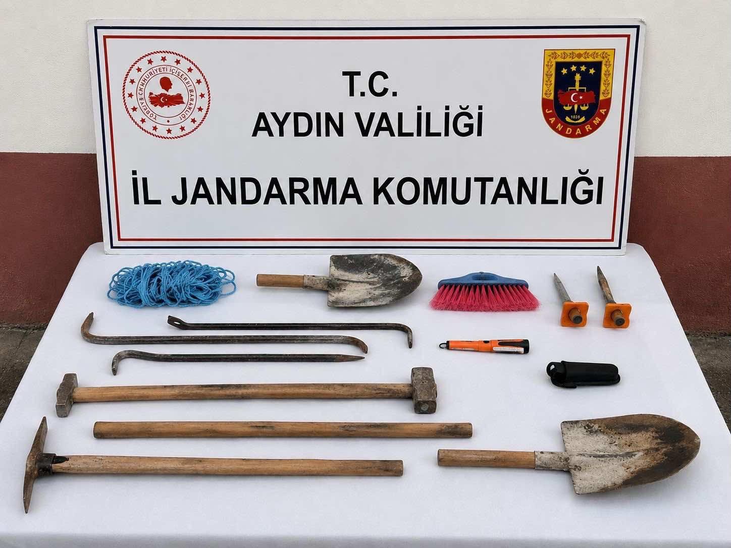 Anadolu Mirası Operasyonu: Magnesia Antik Kenti'nde kaçak kazı yapan 3 şüpheli suçüstü yakalandı