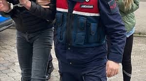 KÖPRÜ ÜSTÜNDEKİ DEMİRLERİ ÇALAN HIRSIZI JANDARMA YAKALADI