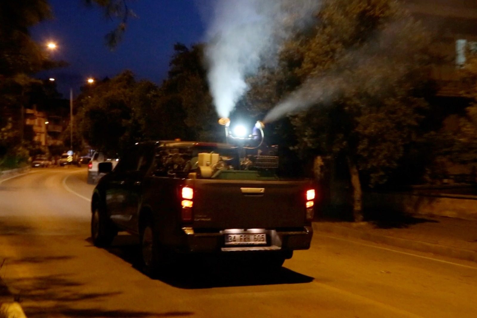 EFELER’DE KENT ZARARLILARINA KARŞI MÜCADELE ARALIKSIZ SÜRÜYOR