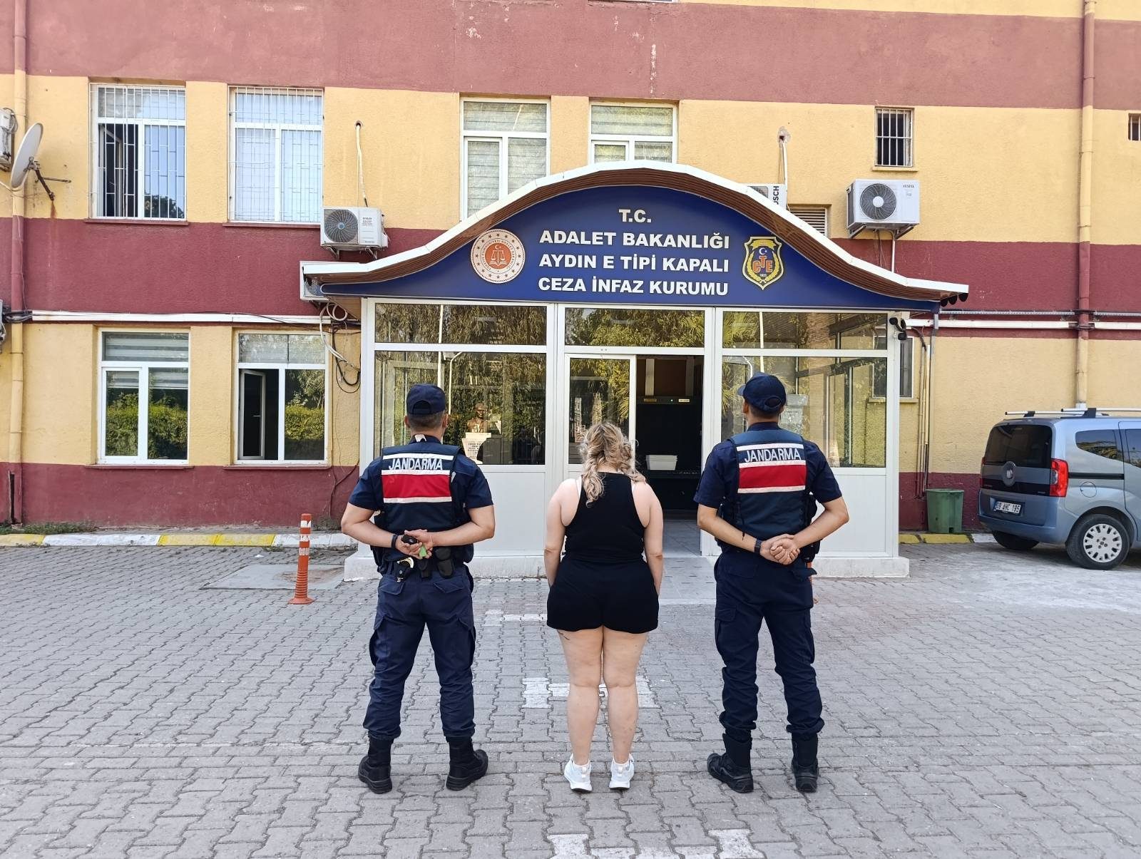Kuşadası'nda uyuşturucu suçundan 10 yıl 2 ay hapis cezası bulunan hükümlü yakalandı