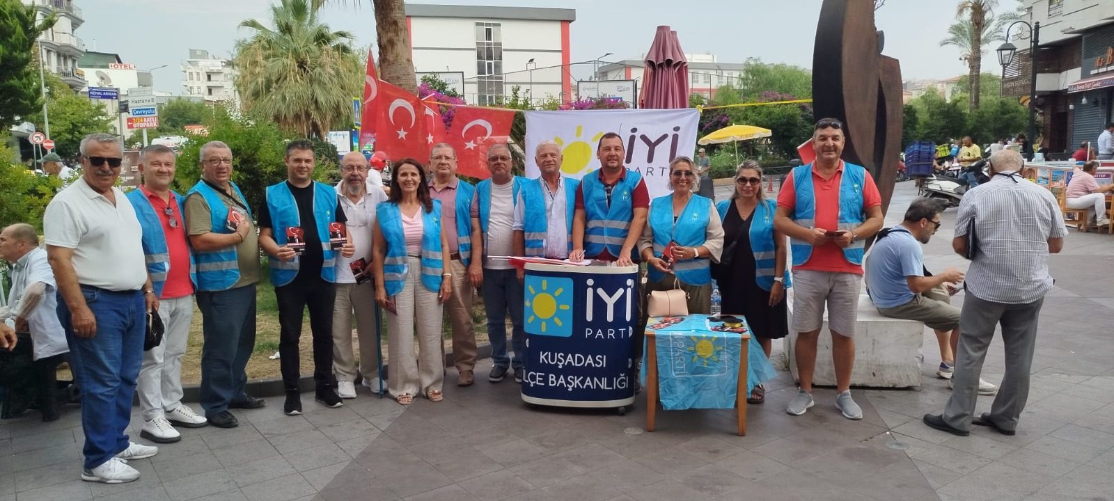 İYİ Parti Kuşadası’ndan Büyük Bayrak Mitingi İçin Davet Çalışması