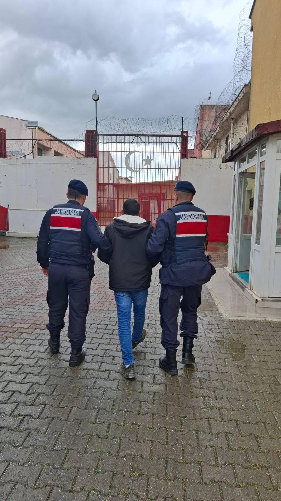 Kasten Yaralama Suçundan Aranan Şahıs İncirliova’da Yakalandı