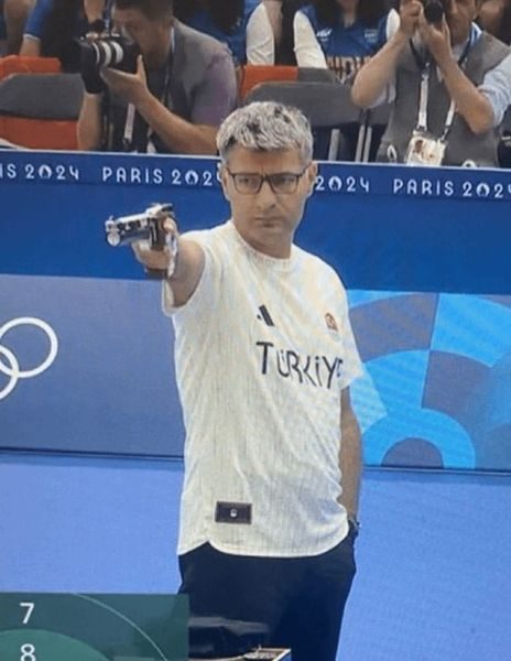 GÜMÜŞ MADALYALI TÜRK