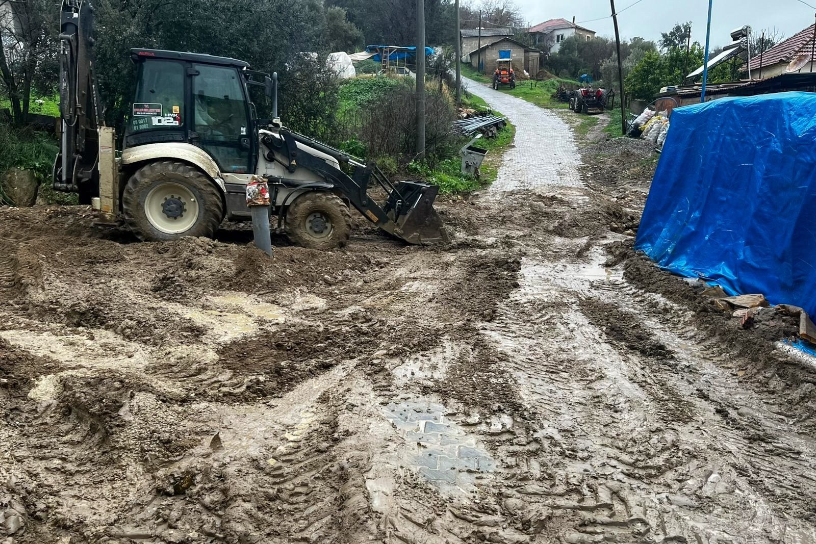 EFELER’DEN SAĞANAK YAĞIŞA HIZLI MÜDAHALE