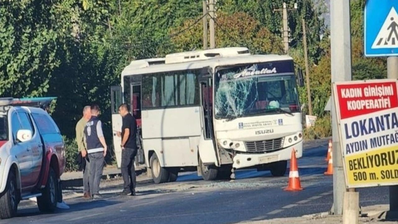 İki işçi servisi çarpıştı: 15 kişi yaralandı