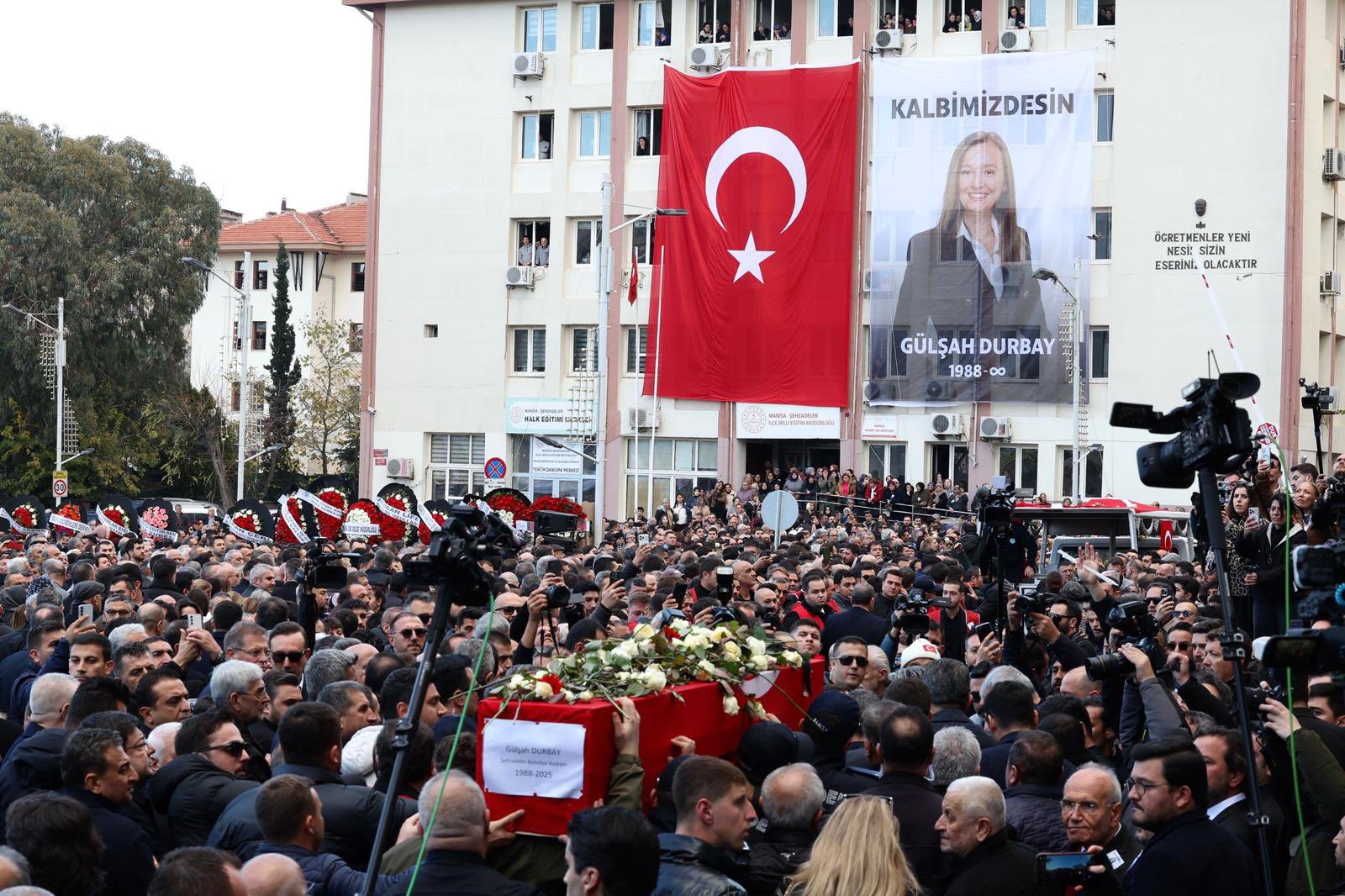 BAŞKAN YETİŞKİN GÜLŞAH DURBAY’I SON YOLCULUĞUNDA YALNIZ BIRAKMADI