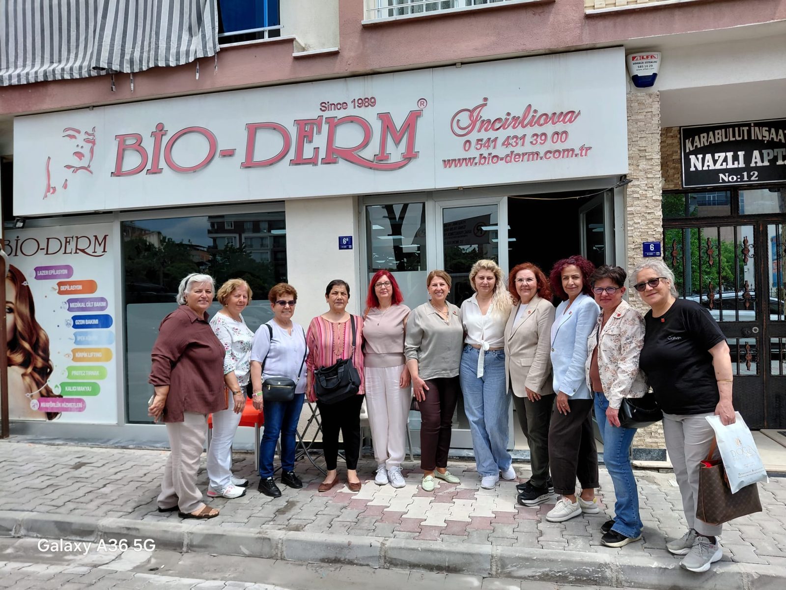 GÜÇLÜ KADINLAR, GÜÇLÜ İNCİRLİOVA: AYŞE ÖZDEMİR SAHADA, VATANDAŞIN YANINDA!