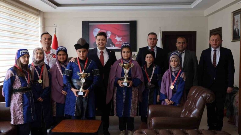 Karacasu Kaymakamı başarılı öğrencileri ağırladı