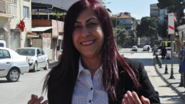 ORTAKLAR MAHALLESİNİN KADIN MUHTARI SEVAL CİVELEK