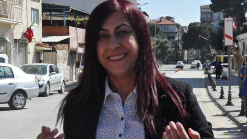 ORTAKLAR MAHALLESİNİN KADIN MUHTARI SEVAL CİVELEK