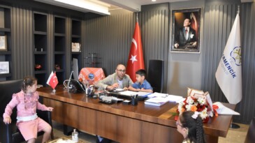 Germencik Belediye Başkanlığı koltuğuna öğrenciler oturdu