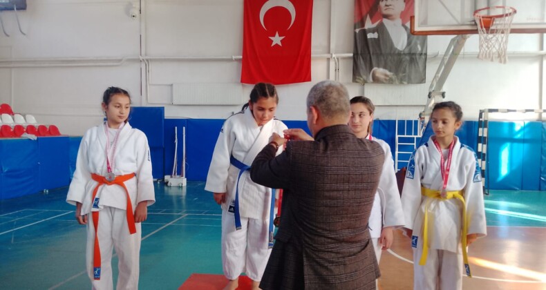 CANSU YILDIRIM AYDIN BİRİNCİSİ