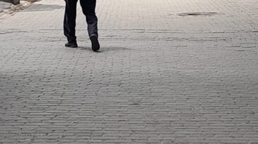 İncirliova’da ilginç cadde! Bu caddede herkes yolun ortasında yürüyor