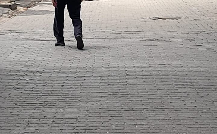 İncirliova’da ilginç cadde! Bu caddede herkes yolun ortasında yürüyor