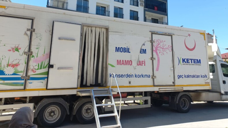 Mobil Ketem (kanser Erken Teşhis Tarama Ve Eğitim Merkezi Aracı ) Tır’ı İncirliova’da,