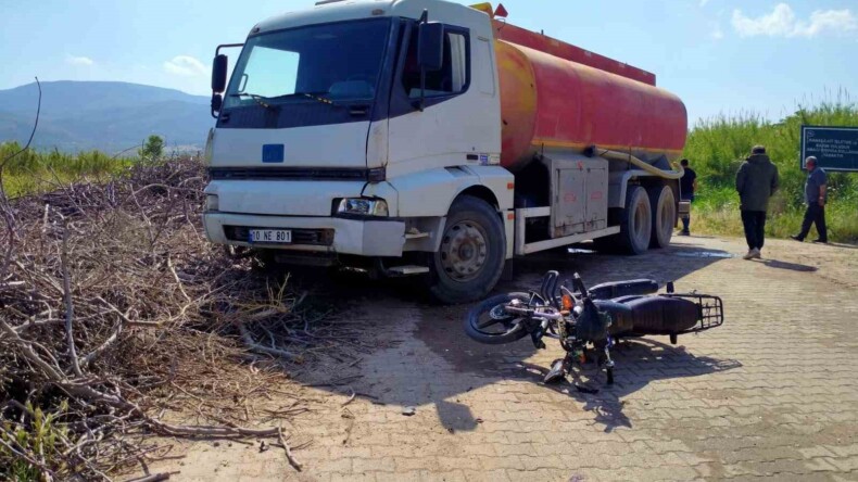 Su tankeri ile çarpışan motosiklet sürücüsü yaralandı