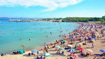 Didim sahillerinde ‘iğne atsan yere düşmez görüntüler’ oluştu