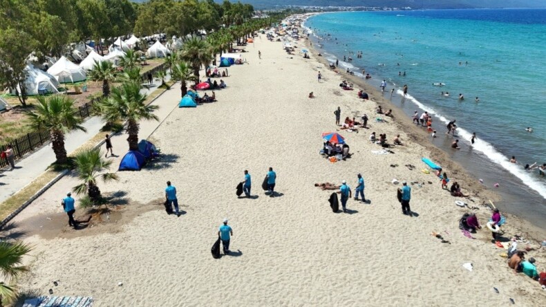 Kuşadası’nda Kurban Bayramı tatilinin ilk 5 gününde 1645 ton çöp toplandı