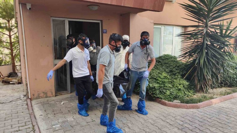Apartman dairesinden çevreye yayılan kötü koku acı gerçeği ortaya çıkardı