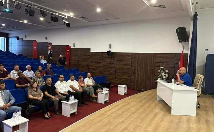 İNCİRLİOVADA İNCİR SİYAH SİNEĞİ, İNCİR HASTALIK VE ZARARLI EĞİTİM TOPLANTISI DÜZENLEDİ