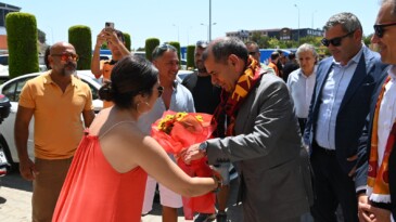 BAŞKAN ÖMER GÜNEL: “ÖZBEK’İ KUŞADASI’NDA AĞIRLAMAKTAN MUTLULUK DUYDUK”