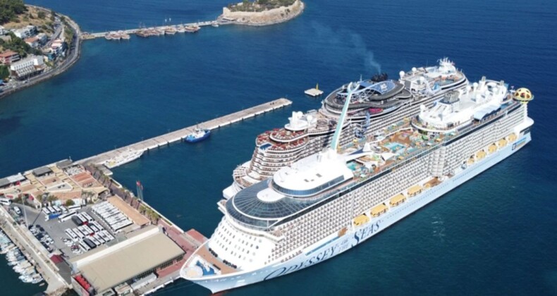 Kuşadası’nda kruvaziyer turizm hareketliliği sürüyor