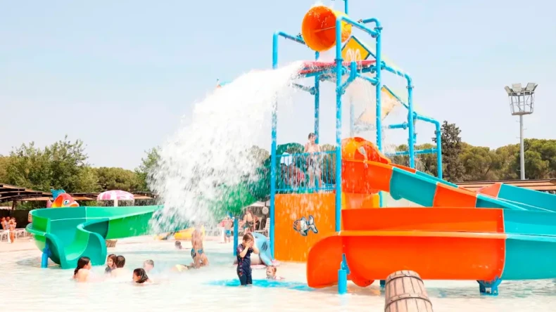 ÇOCUKLAR BAŞKAN ÇERÇİOĞLU’NUN AYDIN’A KAZANDIRDIĞI TEKSTİL PARK’TAKİ AQUAPARK’TA GÖNÜLLERİNCE EĞLENİYOR