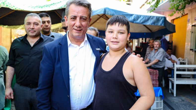 BAŞKAN ANIL YETİŞKİN SALI PAZARINDA VATANDAŞLARLA BULUŞTU