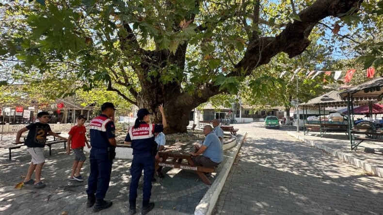 JANDARMA GERMENCİK’TE ÇEVRE KORUMA ÇALIŞMALARINA DEVAM EDİYOR