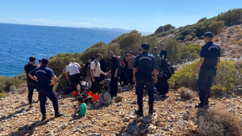 KUŞADASI’NDA 31 GÖÇMEN YAKALANDI